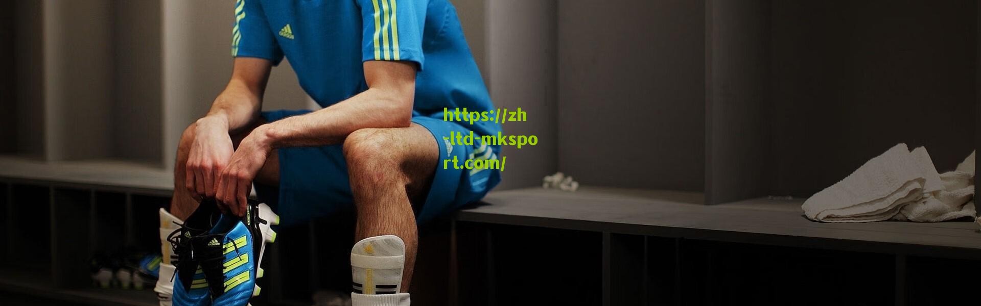 舒梅切尔赛前敏锐洞察，球门高度误差引技术团队紧急调整