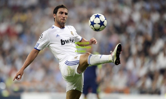 维拉主场饮恨 埃弗顿一锤定音 最佳教练之争悬念再起