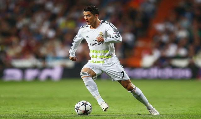 全能战士！绿茵场罕见一幕，马丁单场胜任双角色，率队逆转取胜