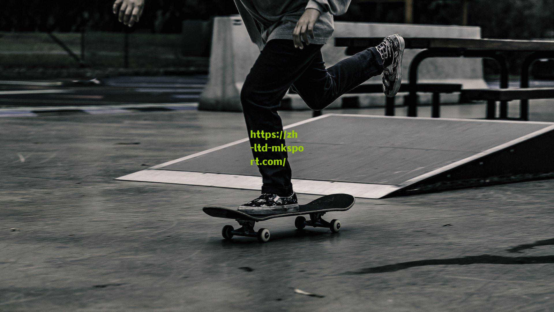 37岁还是超巨！库里复出就爆发，又达成一项NBA历史第一的纪录